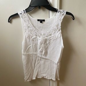 ⭐️3/$12⭐️ NEW ambiance white tank top